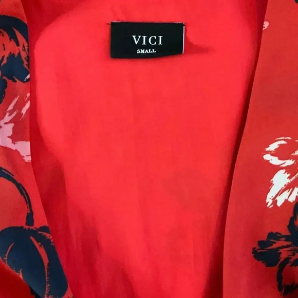 VICI‎ Women's Red Floral V Neck Open Front Tie Knot Crop Top Sz S - Picture 5 of 6